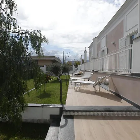 לינה וארוחת בוקר Maison De Charme 4*