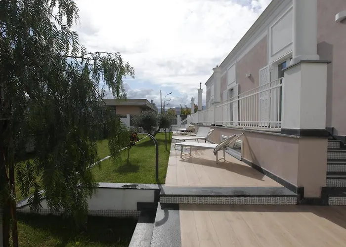 לינה וארוחת בוקר Maison De Charme 4*