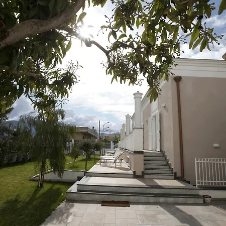 Maison De Charme Bed & Breakfast