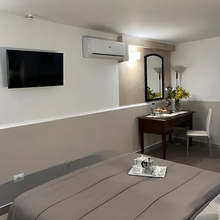 فندق مبيت وإفطار Maison De Charme بومبيي