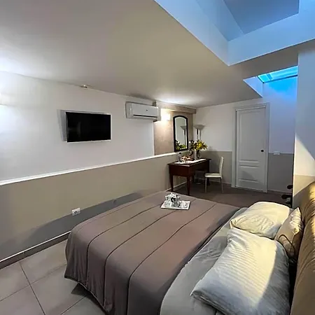 Maison De Charme Bed and Breakfast 4*